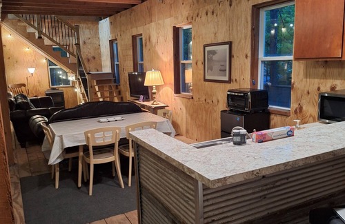 Hingham Cabin | Quiet, rustic cabin with lake access