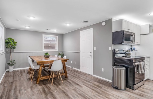 Fort Wayne House | Quiet & Safe Area 3BR K&Q Beds Entire Home Full Kitchen Free Coffee Wifi