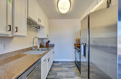 Normal Heights Condo | Quiet San Diego Condo w/Balcony, Pool & Hot Tub!