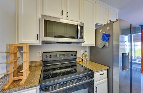 Normal Heights Condo | Quiet San Diego Condo w/Balcony, Pool & Hot Tub!
