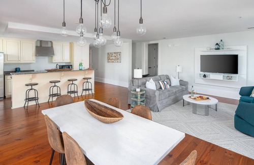 Radcliffeborough Condo | Quiet Sanctuary, Light-filled & Spacious Condo