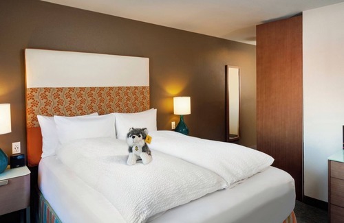 University District Hotel | Quiet Seattle Spot | Perfect for Couple: Bustling University Village