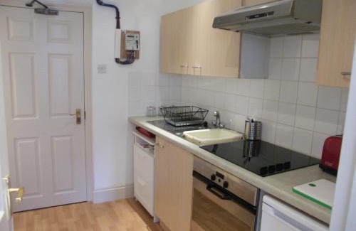 Exeter Apartment | Quiet self contained studio flat near town centre and university
