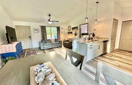 Fellowship House | Quiet, serene house minutes from WEC, Rainbow River, and Crystal River!