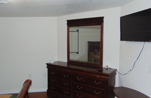 Seneca Apartment | Quiet, small town environment. Casino night life. Grand lake fishing.