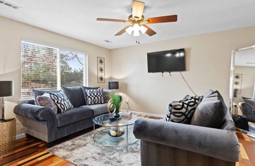 Northside House | Quiet Southside Retreat