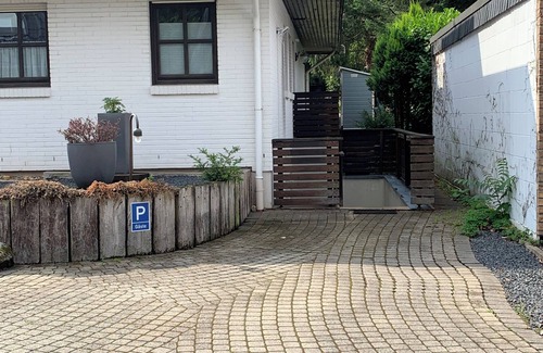 Langenfeld Apartment | Quiet & spacious multi-bed room (2 single beds) in top location and parking lot
