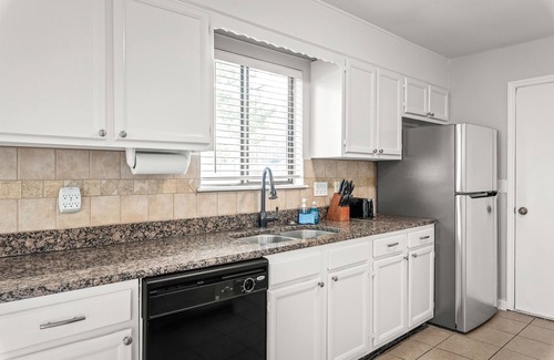 Wessex Square House | Quiet & Spacious 3 BR Home in Prime Neighborhood
