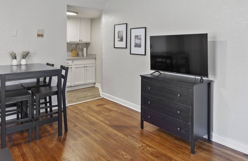 South Hyde Park Apartment | Quiet & Spacious | Easy Check-in + W&D | Zencity