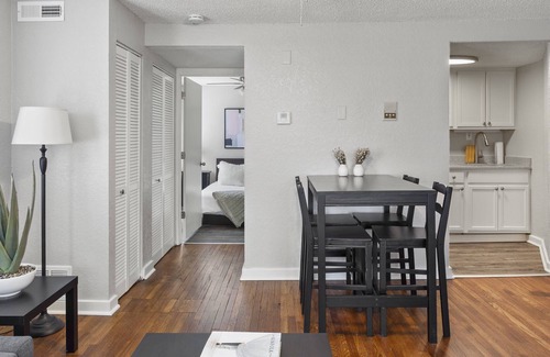 South Hyde Park Apartment | Quiet & Spacious | Easy Check-in + W&D | Zencity