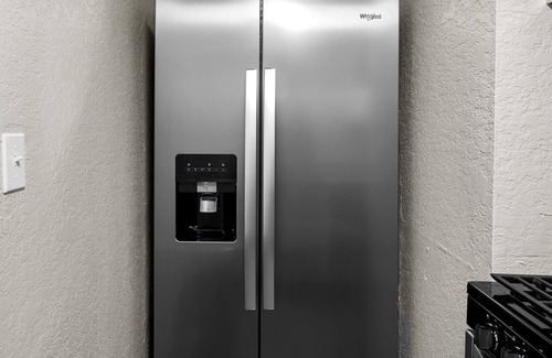 South Hyde Park Apartment | Quiet & Spacious | Easy Check-in + W&D | Zencity
