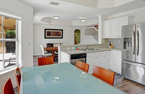 Tamiami House | Quiet spacious Miami home with 5 bedrooms