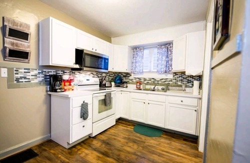Near Eastside House | Quiet Street 10 minutes from Downtown Indy! #1
