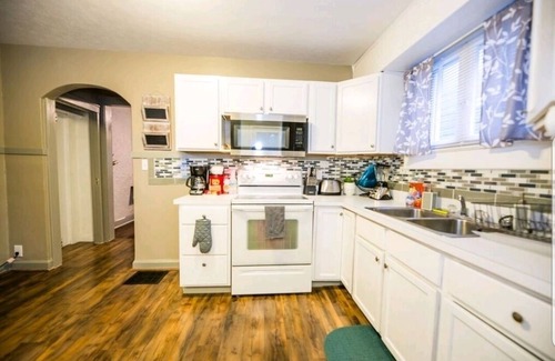 Near Eastside House | Quiet Street 10 minutes from Downtown Indy! #1