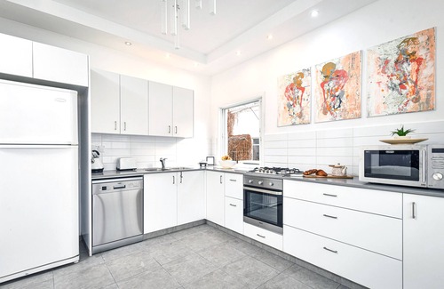 Tel Aviv City Center Apartment | Quiet Street In A Central Location Apt