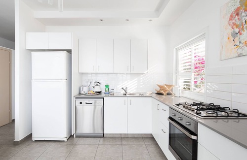 Tel Aviv City Center Apartment | Quiet Street In A Central Location Apt