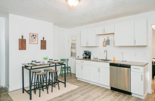 Brighton Heights House | Quiet Street/Minutes to Stadiums