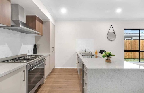 Maraylya House | Quiet Street + Parking on premise