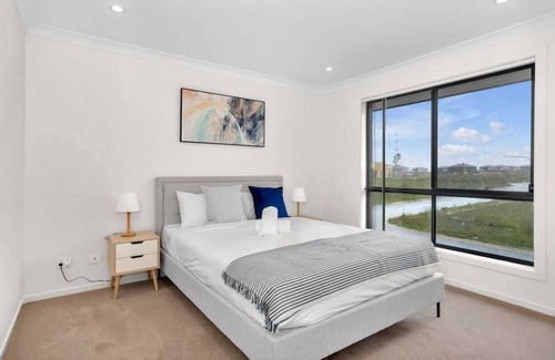 Maraylya House | Quiet Street + Parking on premise