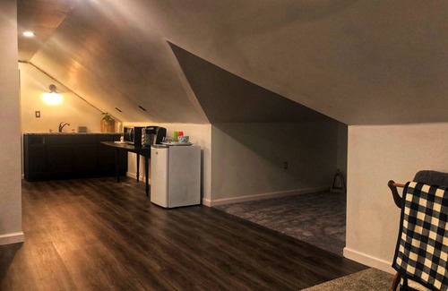 Cardington Apartment | Quiet studio suite in a country setting.