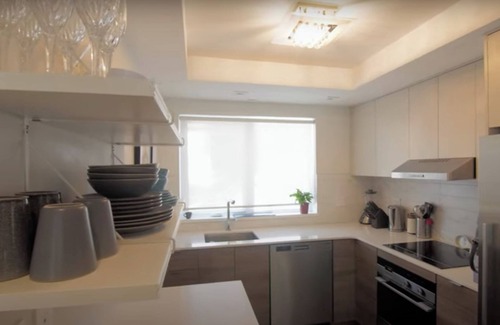 Lower Lonsdale House | Quiet Summer Rental - Modern Townhouse with Views in Lower Lonsdale