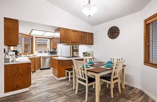 Meridian House | Quiet, super clean, comfortable home on the 11th Tee of a public golf course.