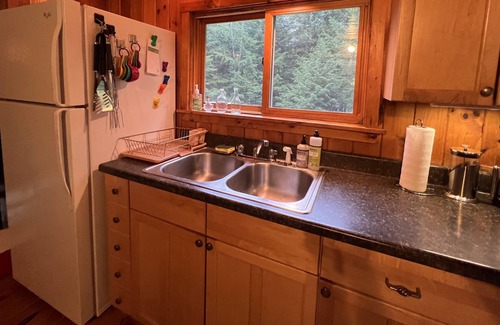 Mount Vernon House | Quiet three bedroom lakefront retreat with over an acre, and 250 feet lakefront!