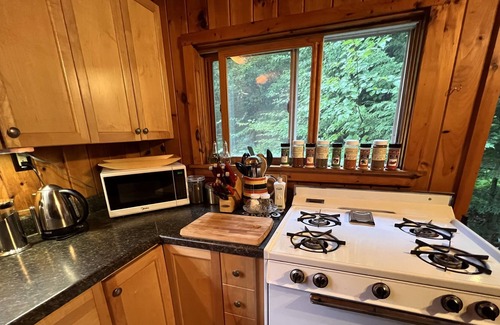 Mount Vernon House | Quiet three bedroom lakefront retreat with over an acre, and 250 feet lakefront!