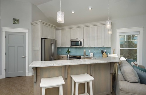 Long Beach Cottage | Quiet, Tranquil Retreat For Two, a 5-minute Walk to the Ocean