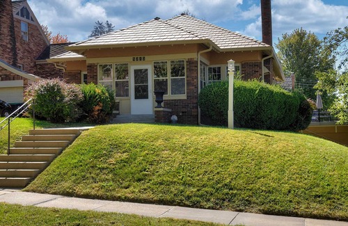 Morton Meadows Cottage | Quiet 'twin Ridge' Omaha House: Screened-in Porch!
