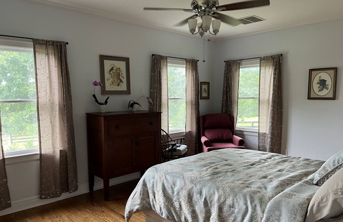 Lexington House | Quiet Two Bedroom House