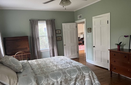 Lexington House | Quiet Two Bedroom House