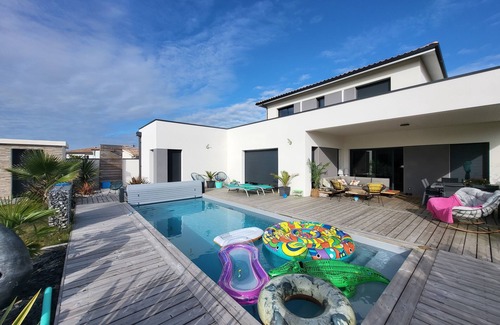 Mios Villa | Quiet villa with forest view