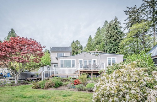 Bremerton House | Quiet Waterfront Home with outdoor fireplace, HOTUB & private beachfront