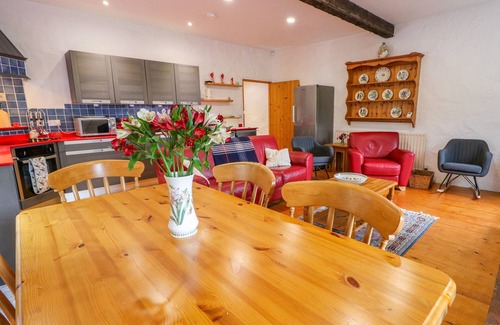 Coleraine Cottage | QUIET WATERS COTTAGE, pet friendly, with a garden in Coleraine