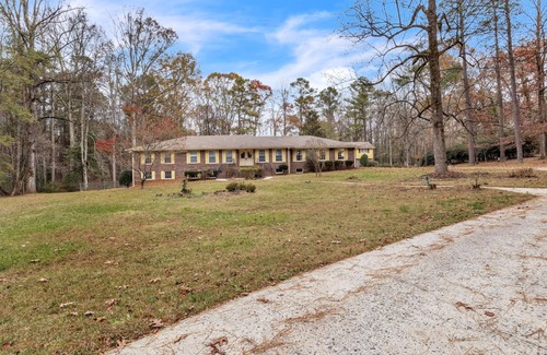 Fayetteville House | Quiet wooded sanctuary