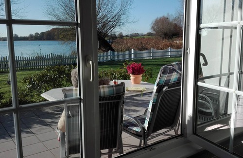 Klocksdorf House | Quietly situated house directly on the lake (Schaalsee, Lübeck), three rooms, two bathrooms, 80 m²