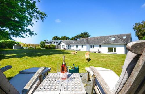 Constantine Bay House | Quillets
