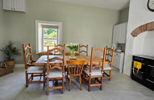 Coleraine House | Quilly Farm House - North Coast - Entire House, near Castlerock, Coleraine, Beach walks, countrywalks, golf courses