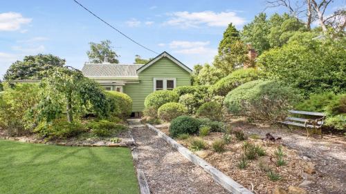 Blackheath House | Quinees Charming Mountain Cottage