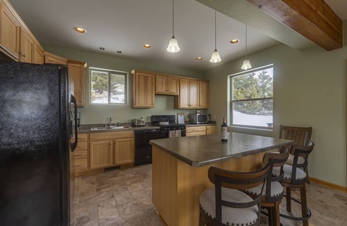 Bozeman Ski Chalet | Quinn Creek Chalet: Luxury & Privacy on 12 Acres. Sleeps 12!