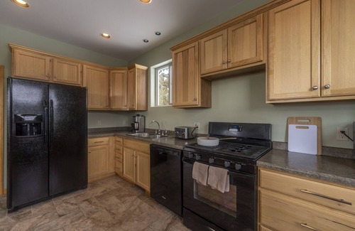 Bozeman Ski Chalet | Quinn Creek Chalet: Luxury & Privacy on 12 Acres. Sleeps 12!