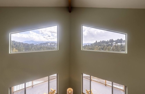 Bozeman Ski Chalet | Quinn Creek Chalet: Luxury & Privacy on 12 Acres. Sleeps 12!