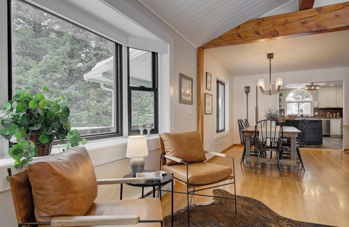 Bozeman House | Quinn Peaks Retreat House with a hot tub!