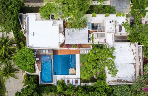 Playacar Beach House | Quinta Clara - Luxury 7 bedroom villa walking distance to town & beach
