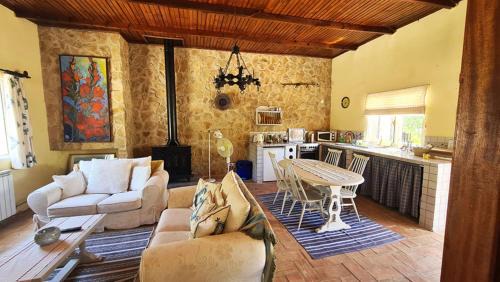 Farta Vacas Apartment | Quinta das Achadas - Bouganvillea