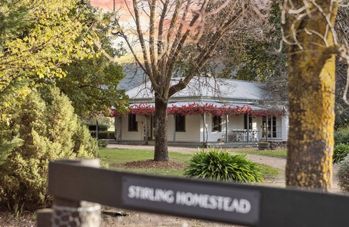 Mansfield House | Quintessential Australian homestead via Mansfield. Free wifi & private garden