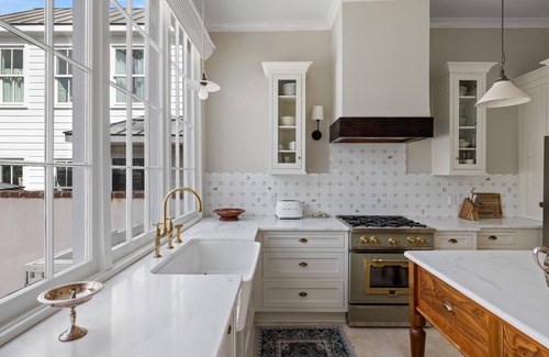 Downtown Charleston House | Quintessential Charleston experience at this luxurious 2-bedroom, 2.5-bath