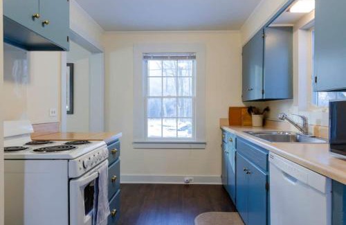 Manchester House | Quintessential Vt Cottage In Manchester Village