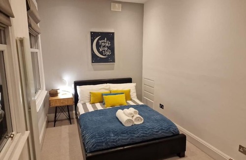 Brondesbury Park Apartment | Quintessentially 'London' flat